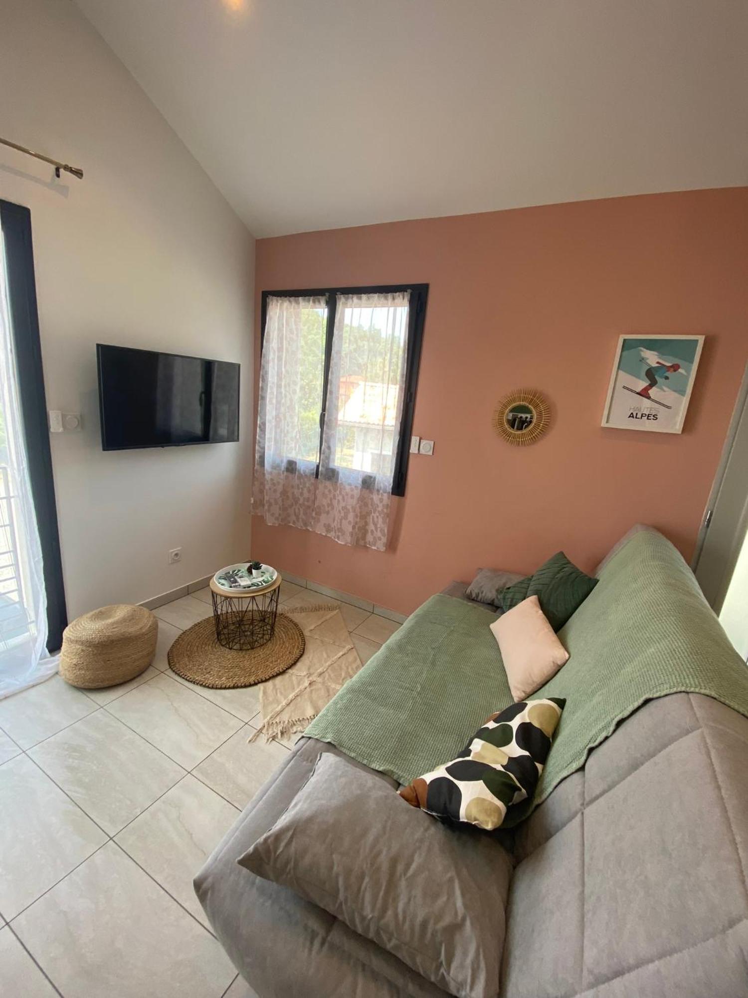 Appartement 2 A 4 Personnes, Une Pause Au Vert Chateauvieux  المظهر الخارجي الصورة